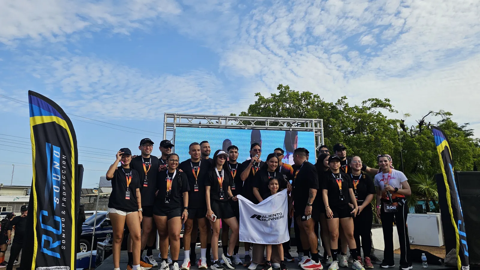 El equipo completo en una carrera